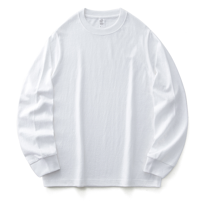 春秋冬必備 純白寬松長袖T恤的簡約時尚設計